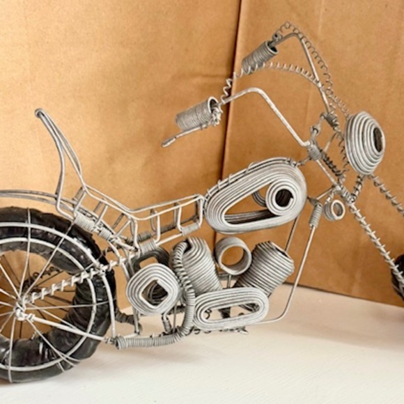 Handmade Wire Harley Davidson Motorcycle - Picture 4 of 11